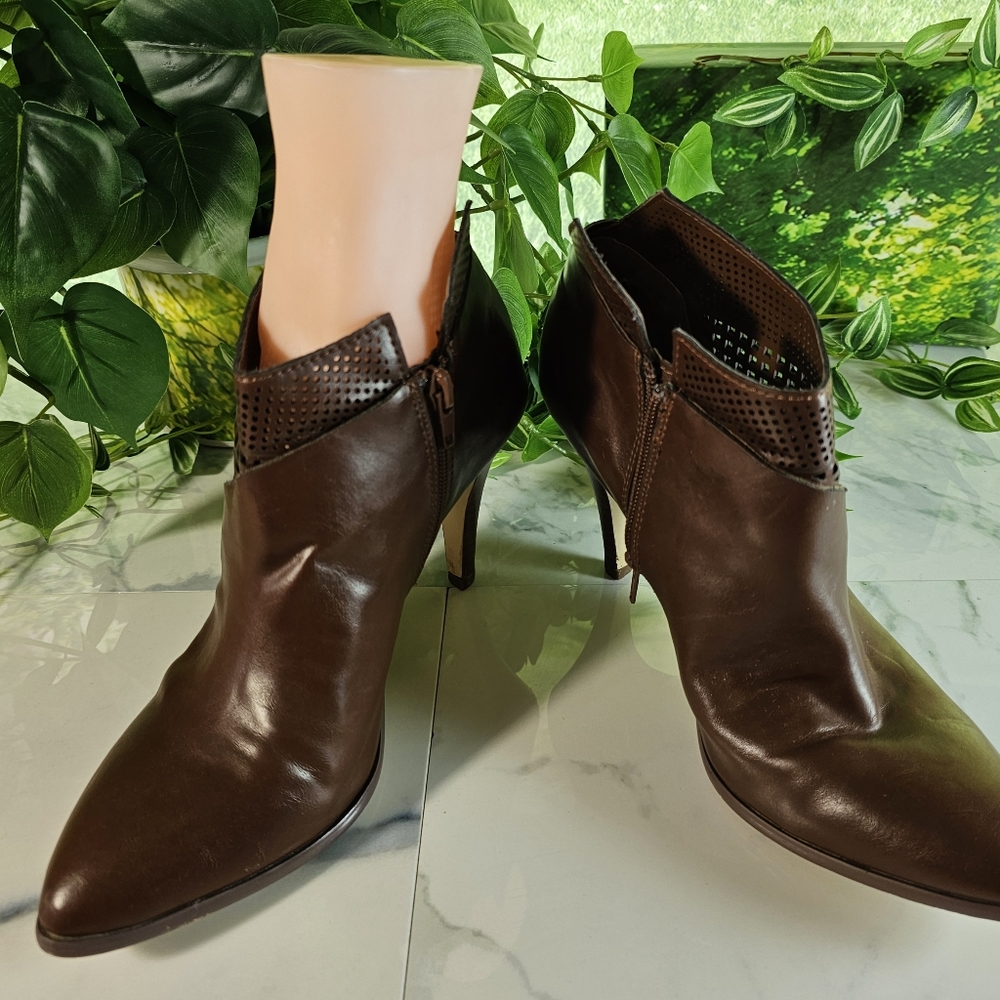 Carlos by Carlos Santana Women's Ankle Heels Boots in Chocolate Brown Size 8 - Picture 4 of 6